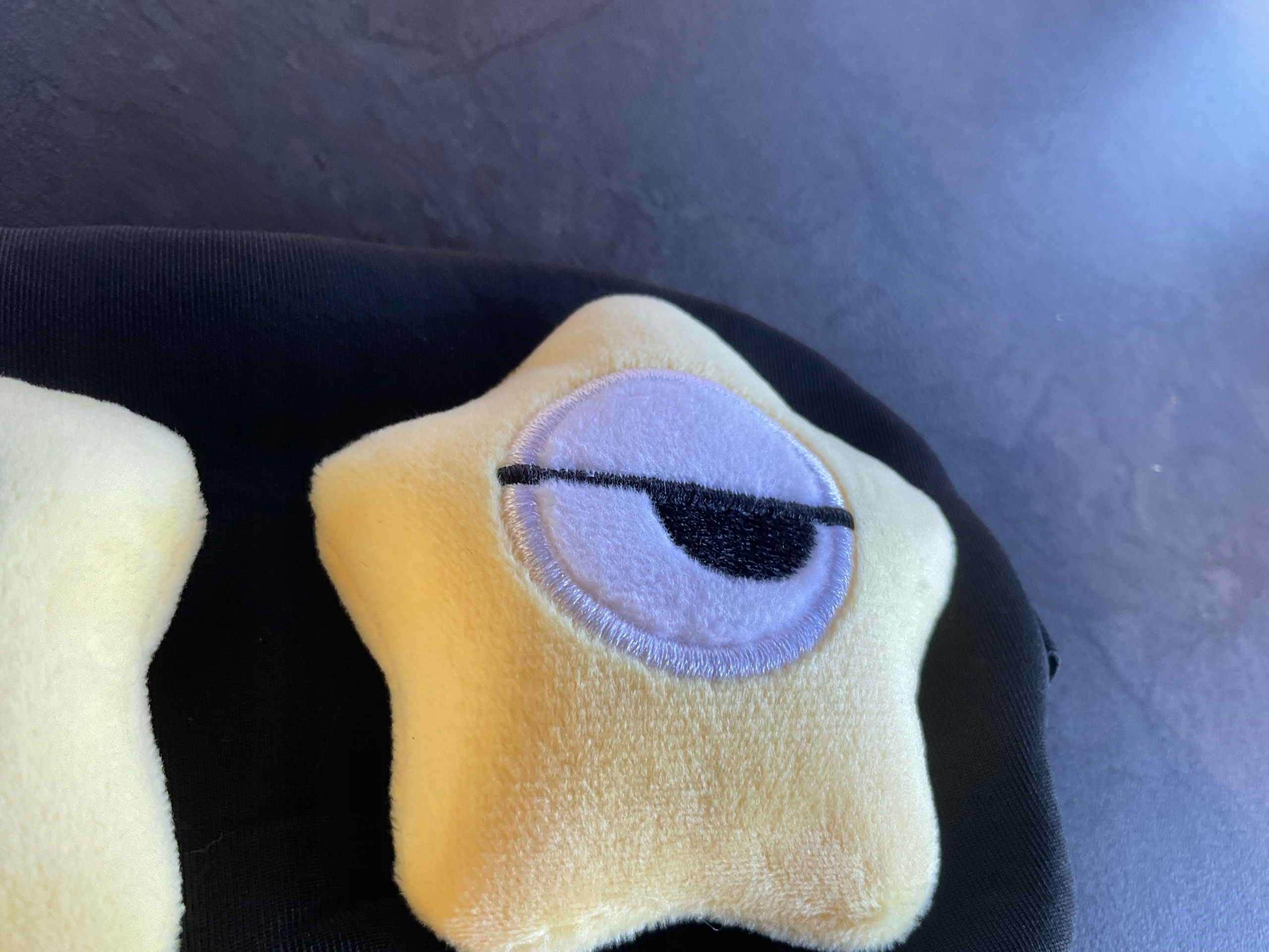 OPASKANAOCZYMASKADOSPANIASNURELAKSUrozgwiazdaOLDMANNAGUMCEMaterialdominujacypoliester belsilt Akių kaukė miegui Oldman kelionėms