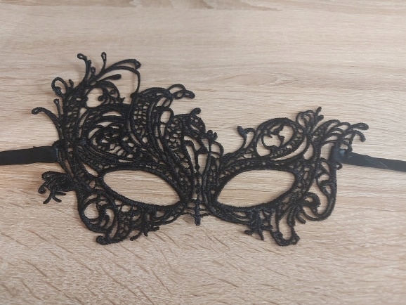 SEKSOWNAKORONKOWAOPASKANAOCZYMASKAPANIENSKIEKodproducentaMASKANAOCZYKORONKOWAPANIENSKIESEXY belsilt Nėriniuota akių kaukė reguliuojama juoda dienos poilsiui