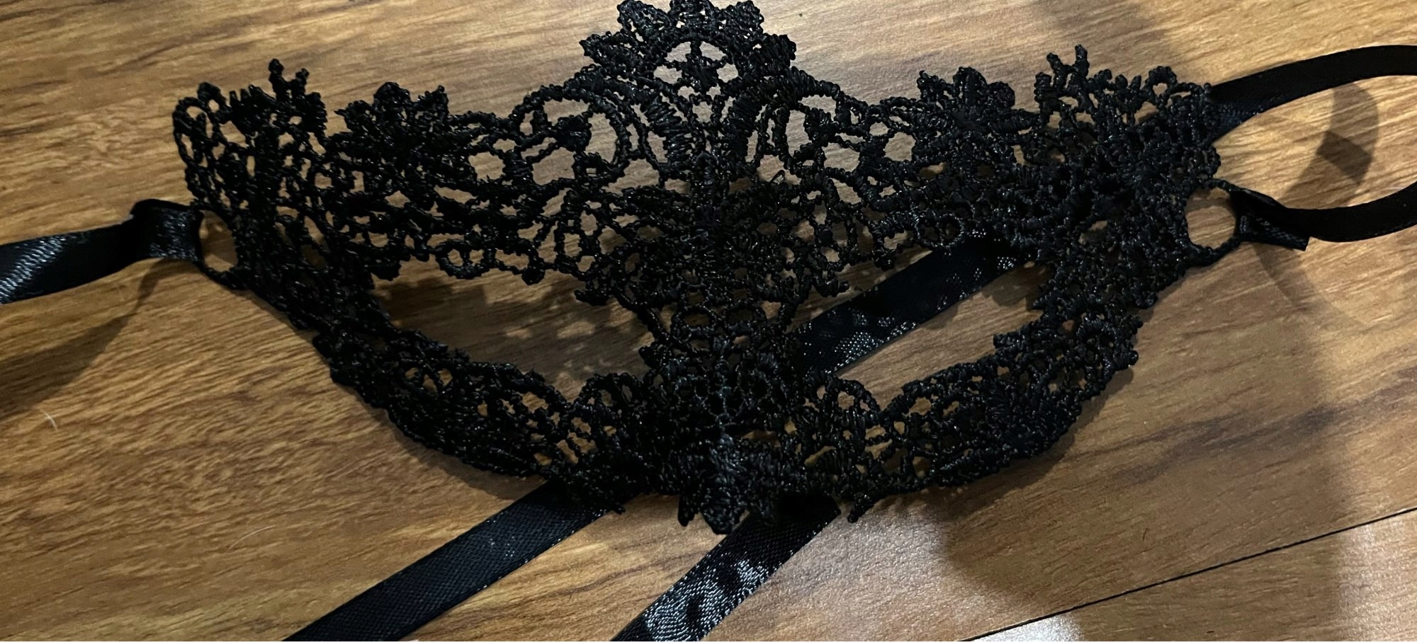 SEKSOWNAKORONKOWAOPASKANAOCZYMASKAPANIENSKIEPleckobieta belsilt Nėriniuota akių kaukė reguliuojama juoda dienos poilsiui