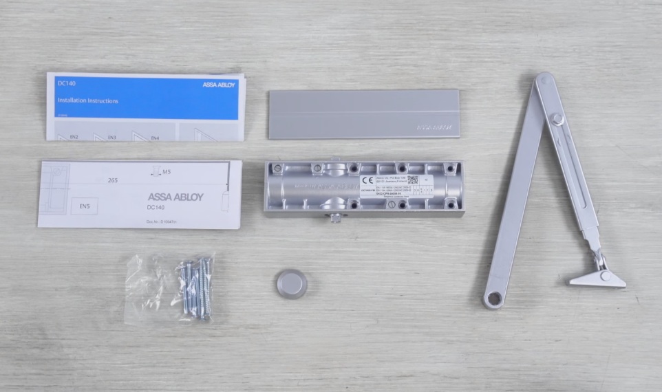SamozamykaczdodrzwiAssaAbloyDC140zramieniemzblokadaSREBRNYMarkaAssaAbloy belsilt Durų pritraukėjas su fiksacija ASSA ABLOY DC140 EN 25 sidabrinis