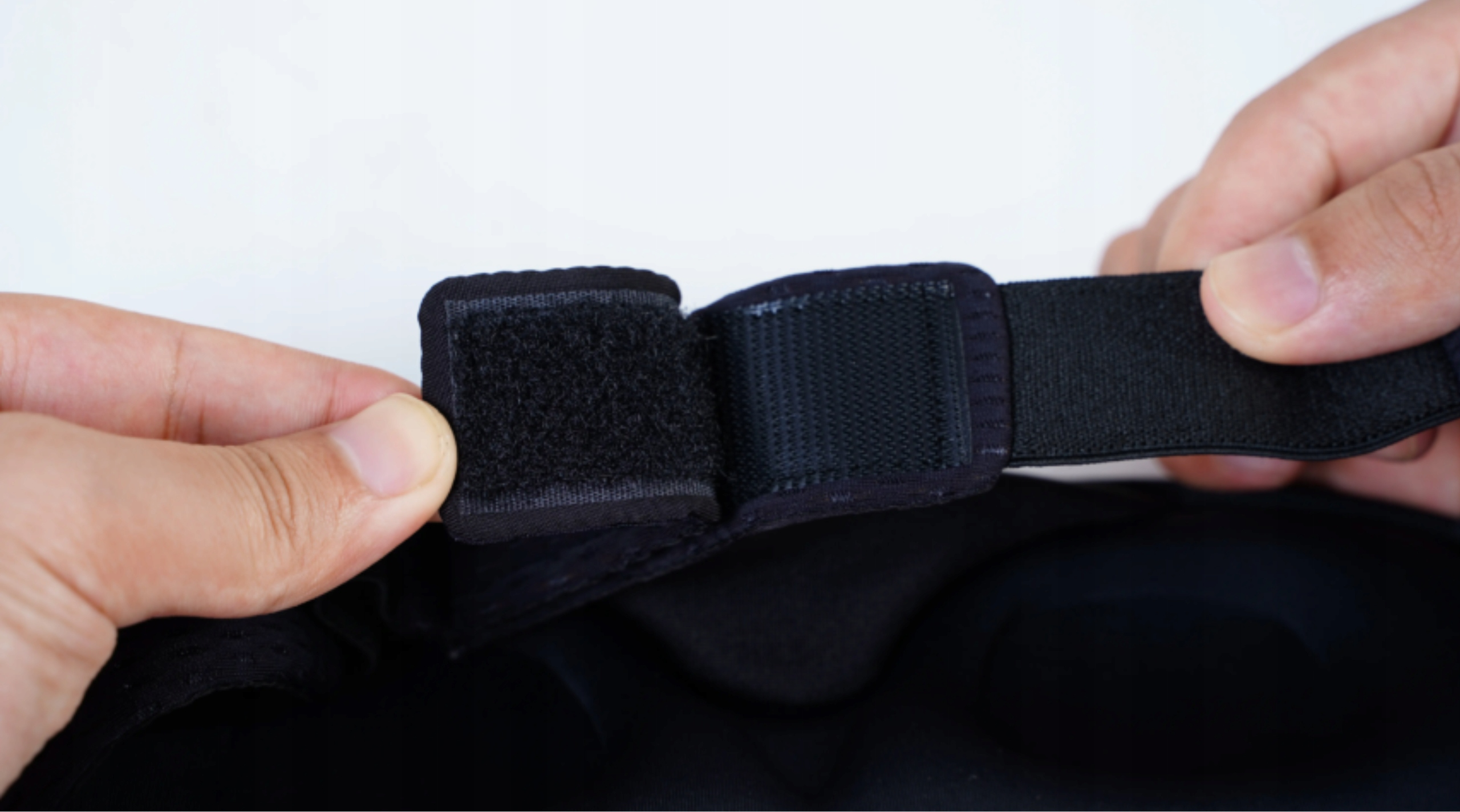 SomiopaskanaoczypoliesterczarnyMaterialdominujacypoliester belsilt Akių kaukė miegui 3D šviesą blokuojanti reguliuojama kelionėms su atminties putomis su ausų kištukais su dėklu juoda patogiam miegui