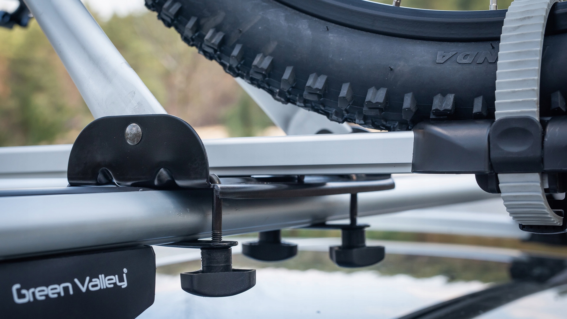 Taurus BikeUp aliumininis stogo dviračio laikiklis su užraktu, iki 17 kg - Image 9