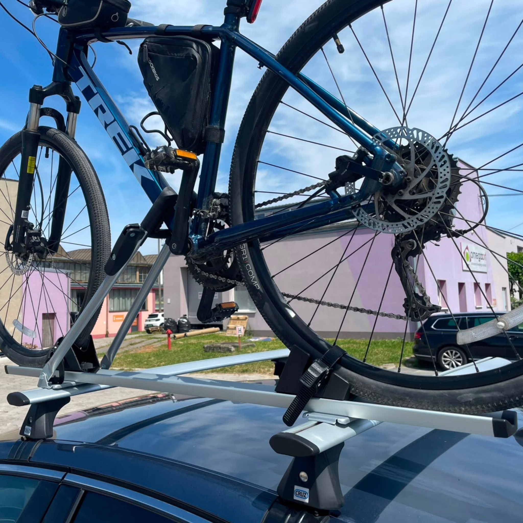 Amos Tour sidabrinis aliumininis stogo dviračio laikiklis su užraktu - Image 6