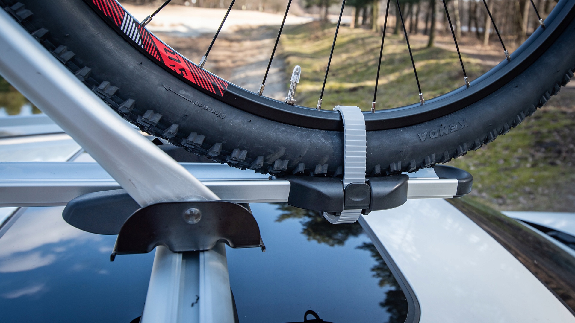 Taurus BikeUp Pro aliumininis stogo dviračio laikiklis - Image 4