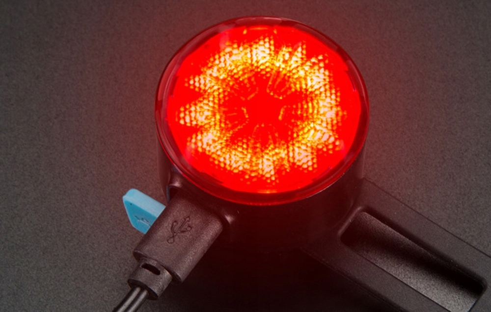 Akumuliatorinė lempute Dviračio Superfire BTL05 IP65 5 režimų Darbui LED belsilt Akumuliatorinė lempute Dviračio Superfire BTL05 IP65 5 režimų Darbui LED