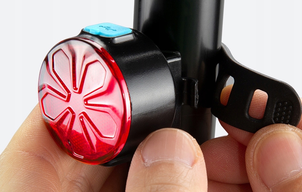 Akumuliatorinė lempute Dviračio Superfire BTL05 IP65 5 režimų Darbui LED belsilt Akumuliatorinė lempute Dviračio Superfire BTL05 IP65 5 režimų Darbui LED