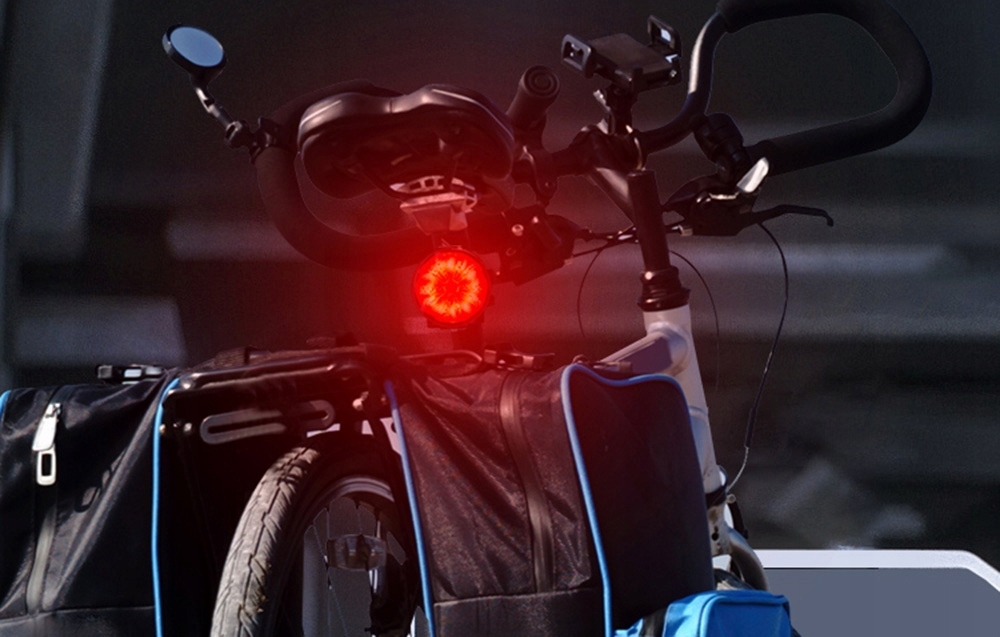 Akumuliatorinė lempute Dviračio Superfire BTL05 IP65 5 režimų Darbui LED belsilt Akumuliatorinė lempute Dviračio Superfire BTL05 IP65 5 režimų Darbui LED