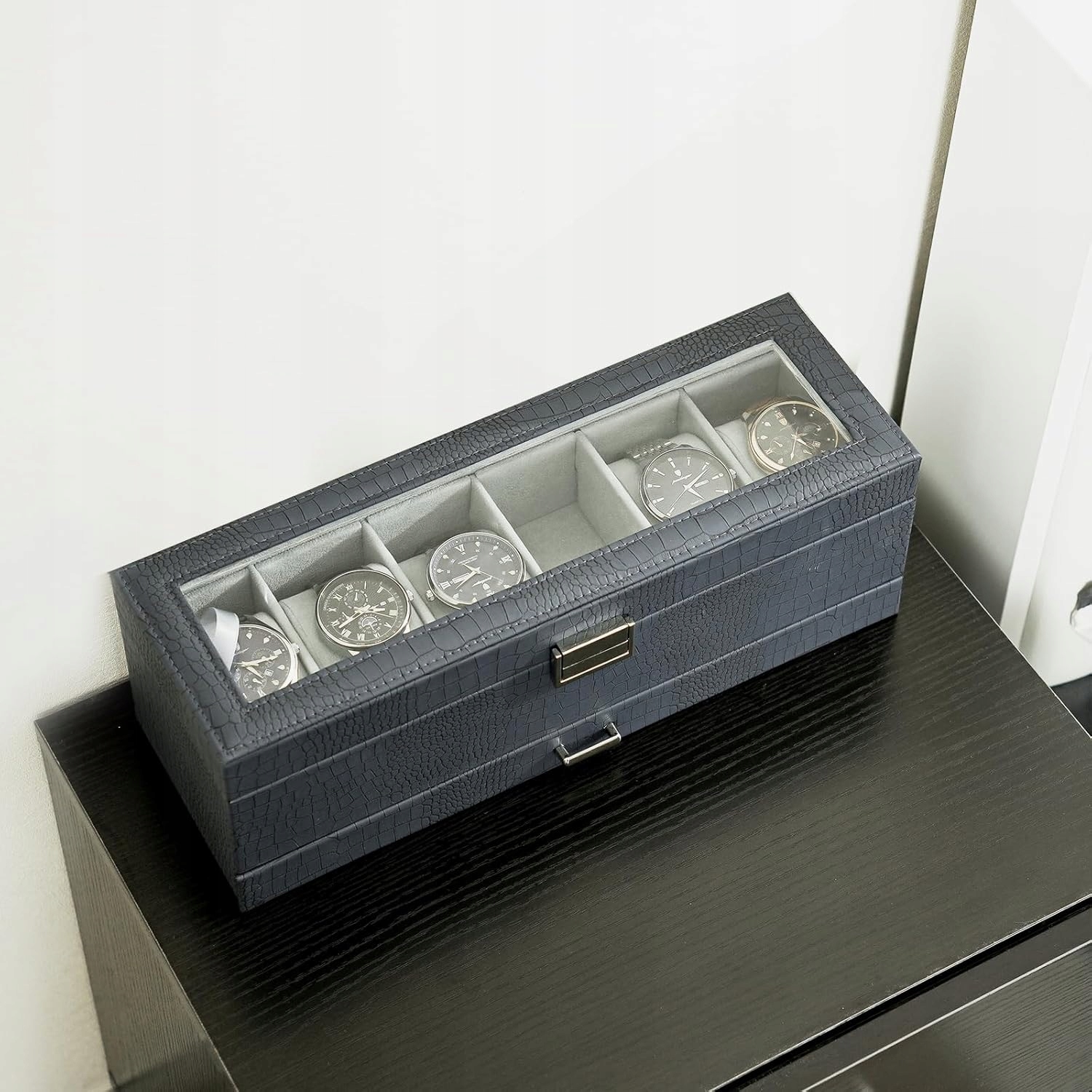 Laikrodžių dėžutė 6 laikrodžiams su stikliniu dangteliu dviejų lygių su vieta papuošalams 33 x 12 x 11 cm belsilt Laikrodžių dėžutė 6 laikrodžiams su stikliniu dangteliu dviejų lygių su vieta papuošalams 33 x 12 x 11 cm