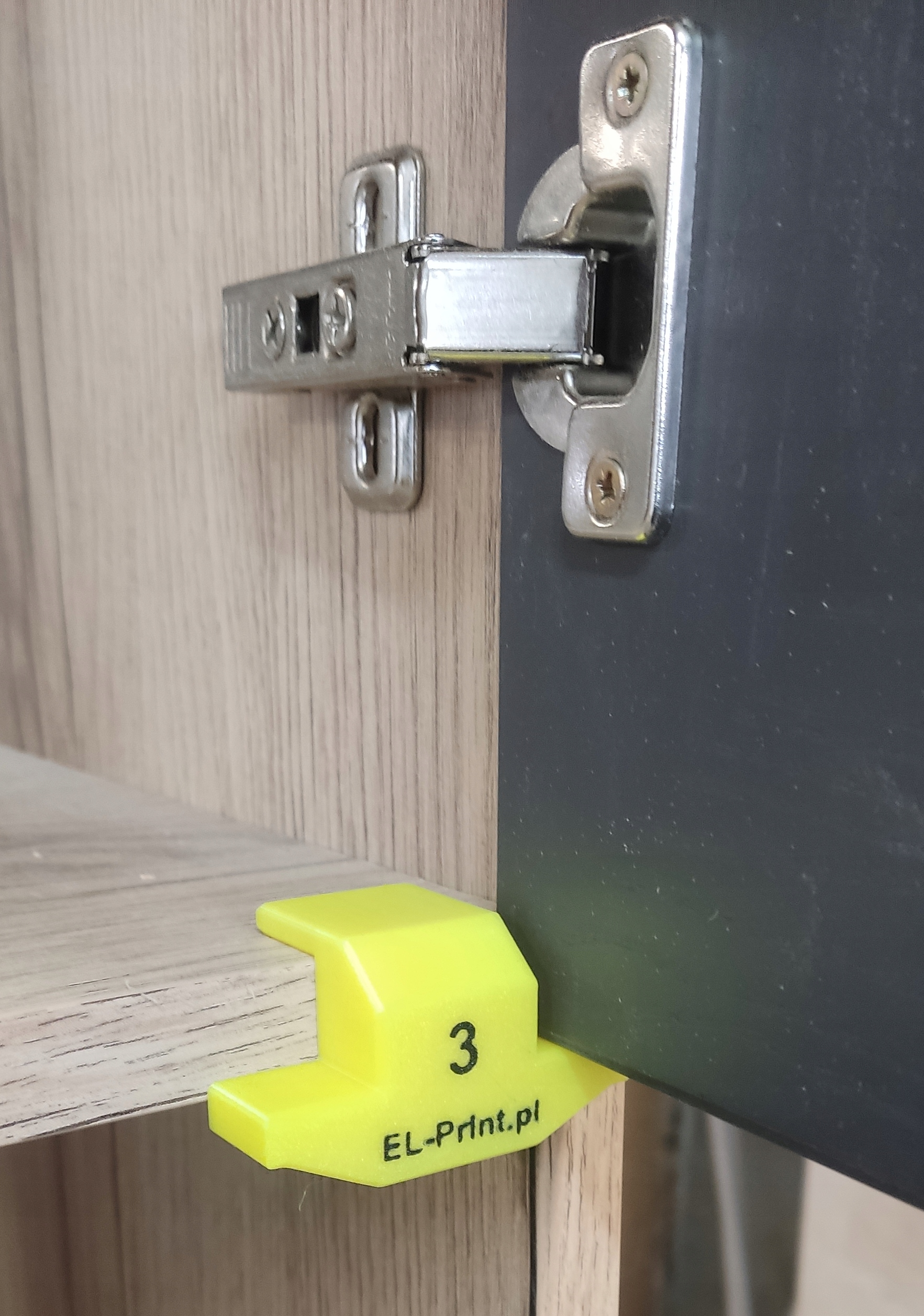 Tvirtas baldų fasado montavimo šablonas 18 mm plokštei 3 mm belsilt Tvirtas baldų fasado montavimo šablonas 18 mm plokštei 3 mm