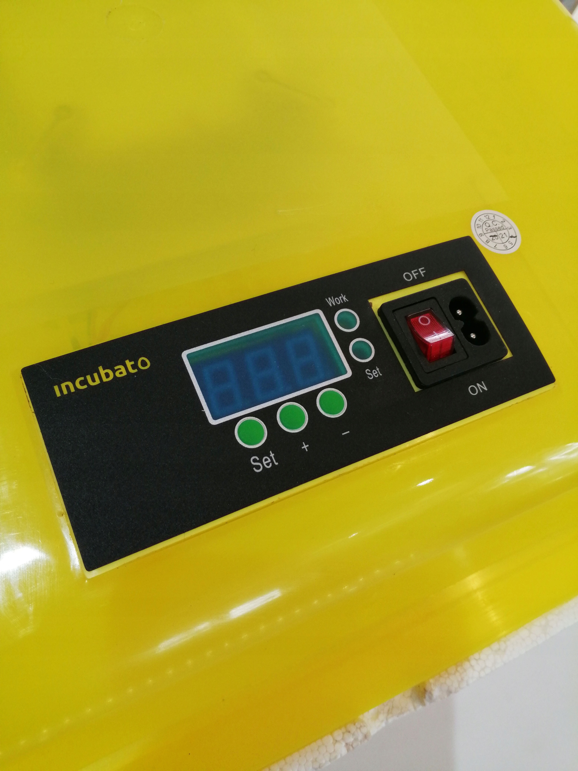 Automatinis 88 kiaušinių inkubatorius INCUBATO su ovoskopu belsilt Automatinis 88 kiaušinių inkubatorius INCUBATO su ovoskopu