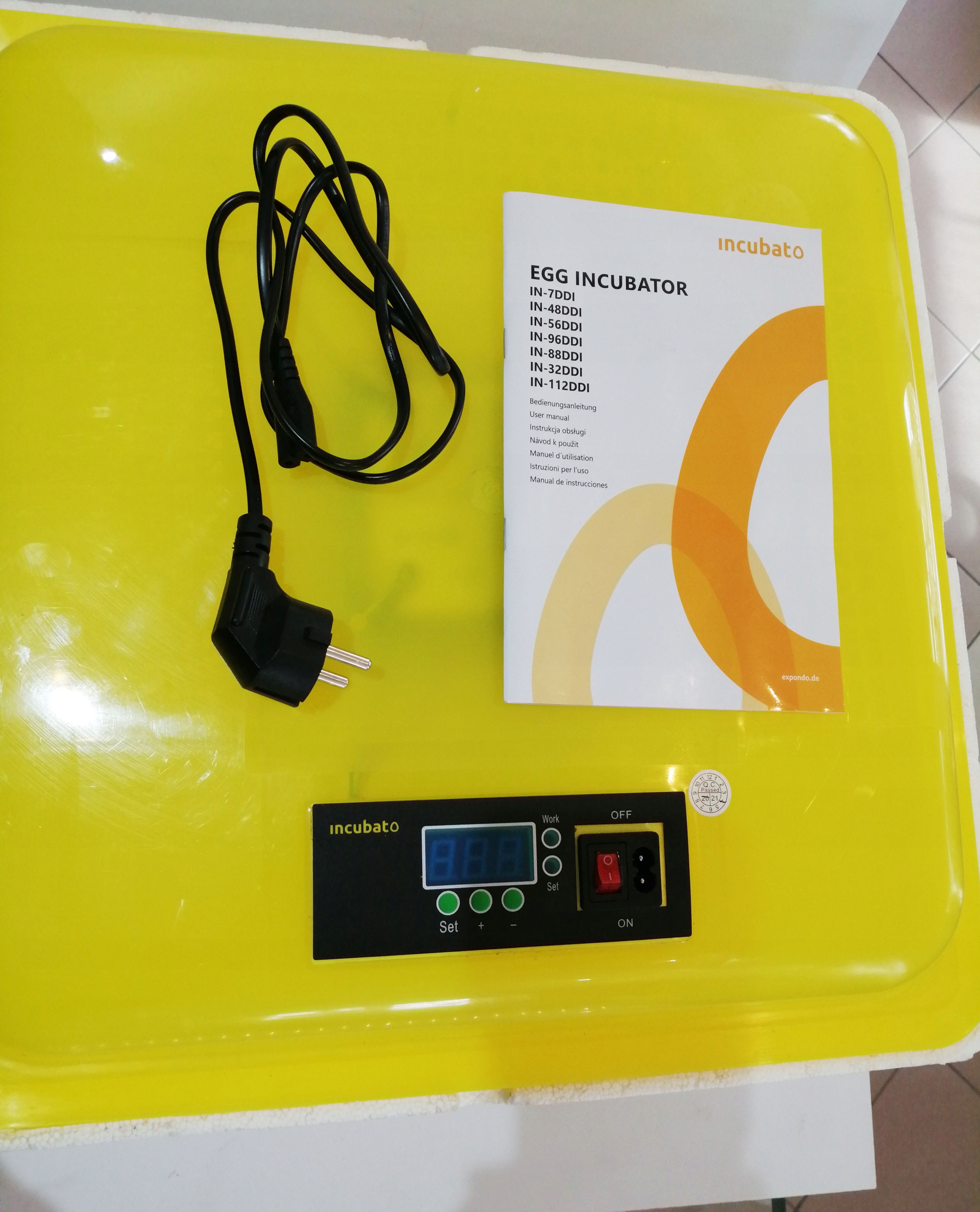 Automatinis 88 kiaušinių inkubatorius INCUBATO su ovoskopu belsilt Automatinis 88 kiaušinių inkubatorius INCUBATO su ovoskopu