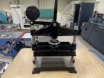 Sraigtinis knygrišystės presas su prispaudimo įrankiu 480 × 330 mm 3 t